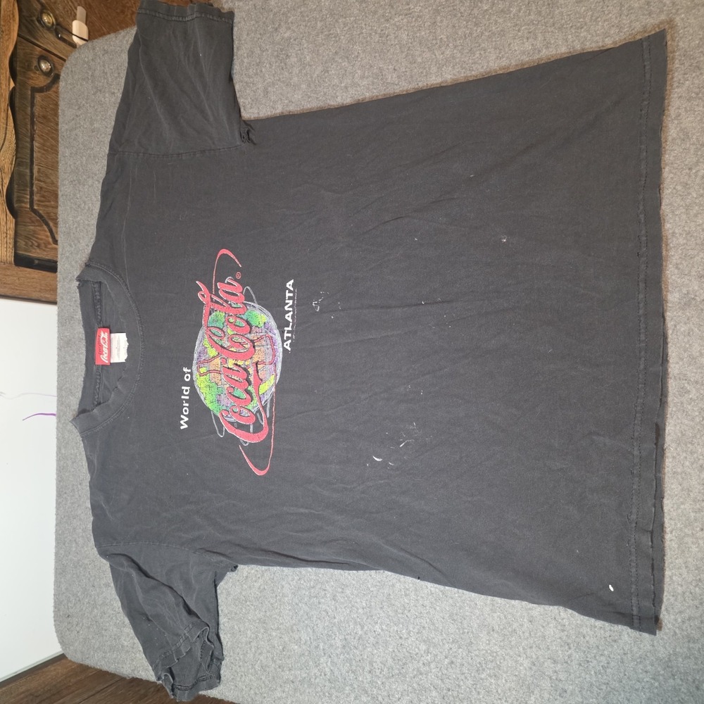 vintage 1997 World of Coca-Cola Atlanta graphic t-shirt Large I2